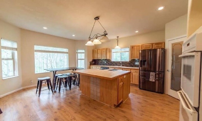 Michigan Hill House | 5000sqft W Indoor Hot Tub, Game Room, Views & Private Suite!