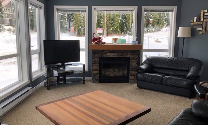 Courtenay Condo | 501 Paradise Ridge - Family Accomodation on Mt Washington