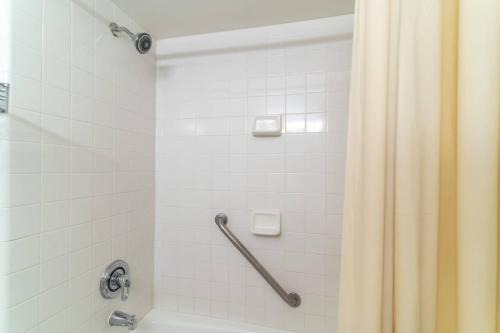 Ruskin House | 502 Little Harbor Inn