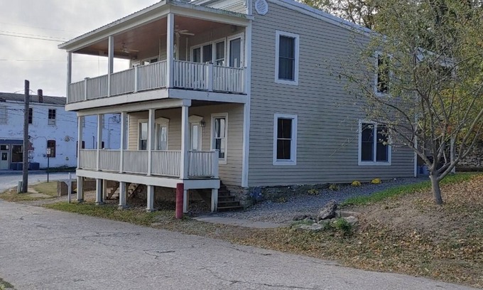 Hannibal Apartment | 507 Bridge OLD RIVER ROAD