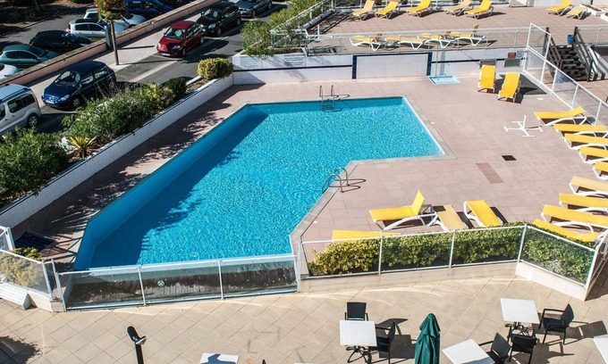 Hendaye Condo | 50m de la Plage! Studio pour 4 + Wi-Fi Gratuit