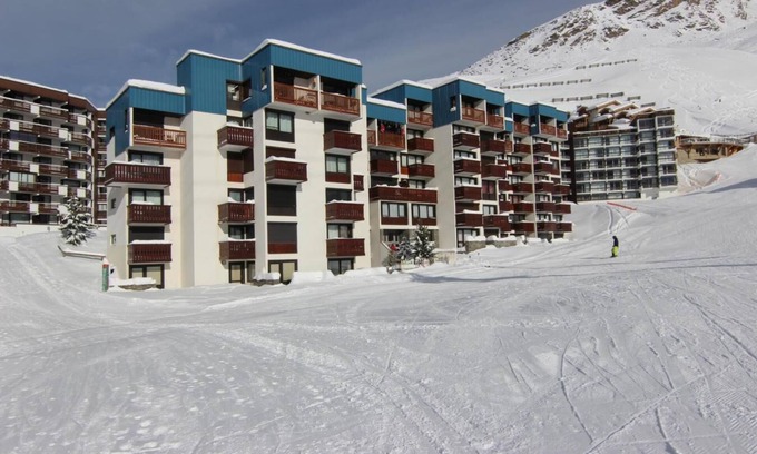 Val-Thorens Apartment | 50m from ski slopes, 3rd floor, balcony, tv, ski locker, 39m², Val Thorens