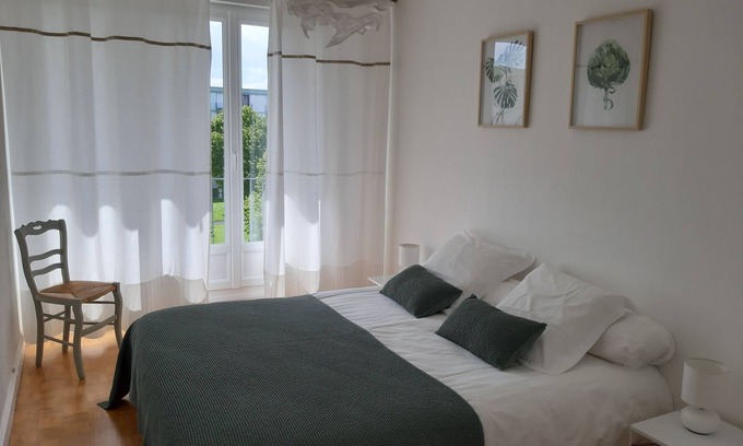 Quartier Malherbe Apartment | 50m2 apartment close to Memorial, Palais des Sports, Zenith, shops on foot