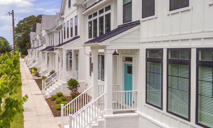 Northeast Virginia Beach House | 513 The First Colonial House