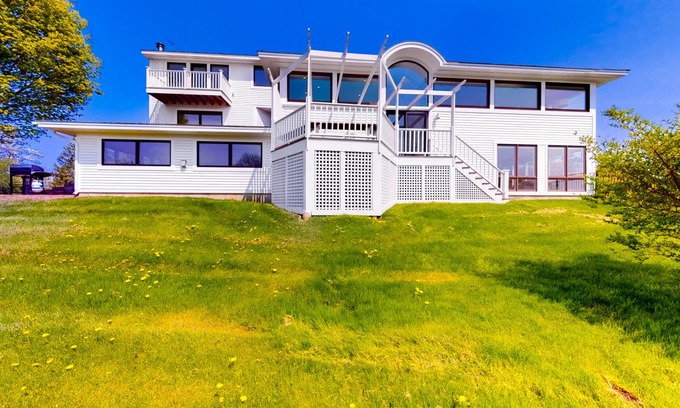 Charlotte House | 515 m² House ∙ 5 bedrooms ∙ 14 guests