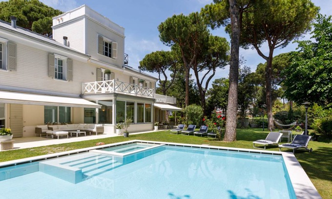 Milano Marittima Villa | 515 m² Villa ∙ 5 bedrooms ∙ 10 guests