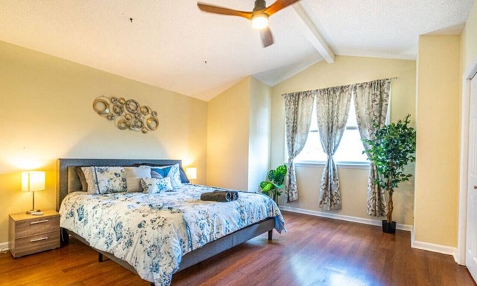 Huntsville House | 529 Farmingdale Rd SE MTR · 〚Treehouse Cottage〛- Storybook 3 Bedroom Home!