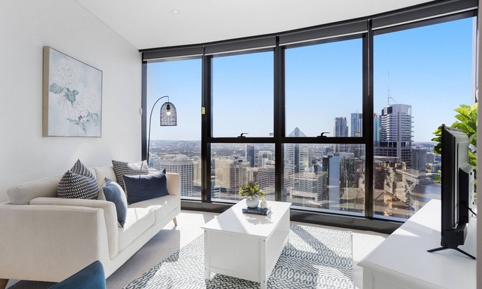 Brisbane Central Business District Apartment | 52nd Floor with Panoramic Views of Brisbane City