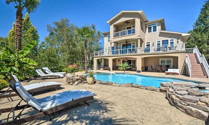 Grants Pass House | 538 m² House ∙ 5 bedrooms ∙ 10 guests