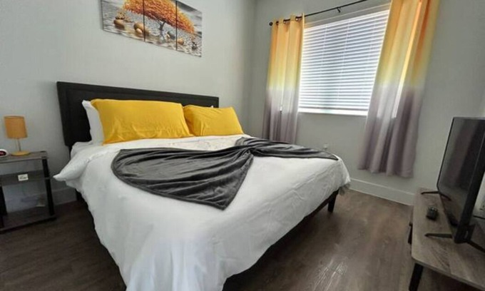 Pflugerville Apartment | 55 Cozy King w Resort Amenities