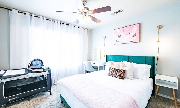 Sherman House | 55% Monthly special price W 4rooms W 3 fullbath W walk to College