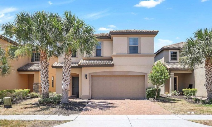 Loughman House | 5548 Solterra Stay | Queen Bed + Shared Bathroom