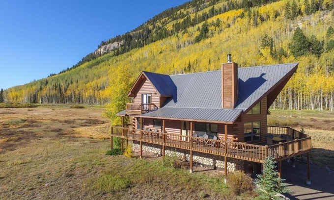 Purgatory House | 56 Meadowview Lane