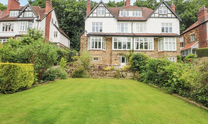 Sheffield House | 56 RIVERDALE ROAD, family friendly, with a garden in Sheffield