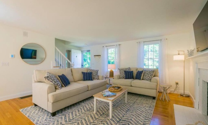 East Sandwich House | 56Beachway-Private beach Refreshed in 2022 Cozy