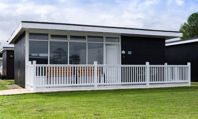 Chapel Saint Leonards Cottage | 57 CHERRY PARK, pet friendly, with a garden in Chapel St Leonards