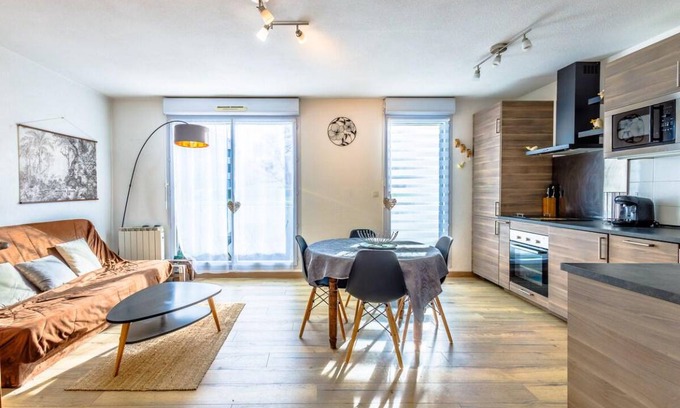 La Riviere-Saint-Sauveur Apartment | 57 m² Apartment ∙ 2 bedrooms ∙ 6 guests