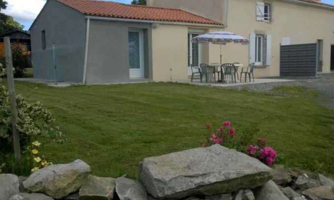 Aubigny-les-Clouzeaux Cottage | 57 m² Cabin ∙ 2 bedrooms ∙ 4 guests