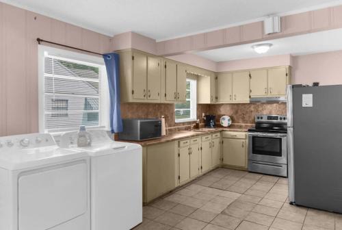 Shannon House | 57th Blushing Bungalow