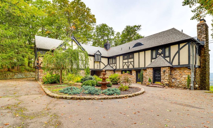 Sybertsville House | 585 m² House ∙ 9 bedrooms ∙ 18 guests