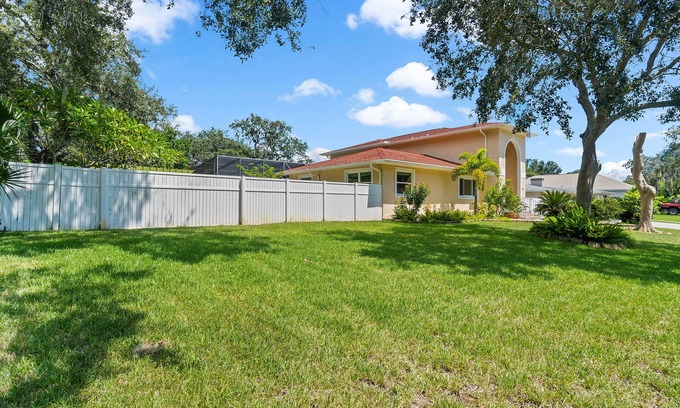 St. Petersburg - Clearwater House | 5bd/3.5ba BIG House w/POOL near Pinellas Park.