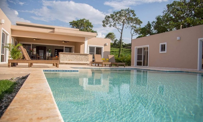 La Mulata Villa | 5BD/5BTH Kids-friendly villa, private pool, waterpark/golf, BBQ/Wi-Fi/cable TV