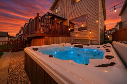 Southeast Edmonton Apartment | 5BD Jungle Oasis - HotTub - BBQ - King Bed - Games - Garage