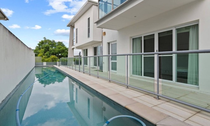 Eight Mile Plains House | 5Beds Luxu Home w/Pool & A/C Conveniently Located