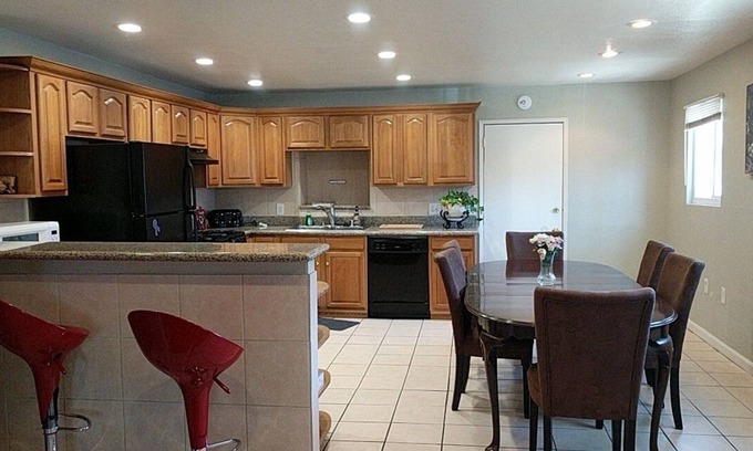 Oakland House | 5br/3ba house near OaklandAirport & RaiderStadium