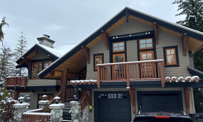 Whistler Cay Estates House | 5BR/ 4 Bathrm, Gorgeous Monthly Rental on Palmer Drive, w/ hot tub, games room