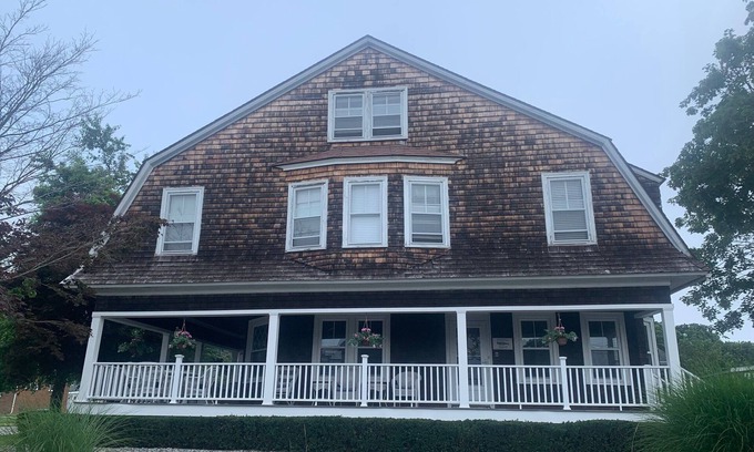 New London House | 5BR Charming Beach House with PRIVATE beaches in beautiful Neptune Park!