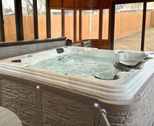 Central Oklahoma City House | 5br Ensuite Baths Hot Tub Near Lake Hefner #co