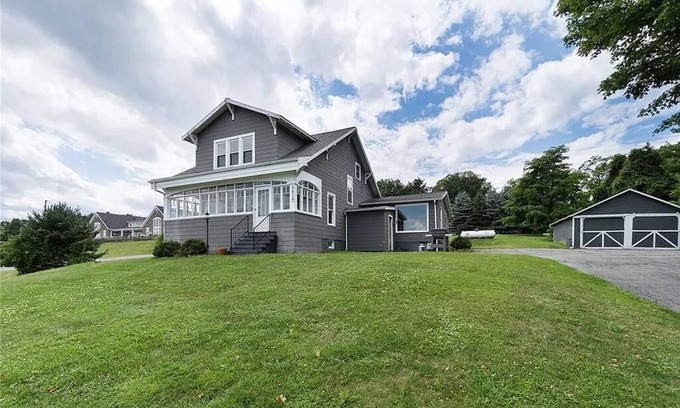 Dundee Other | 5BR Farmhouse Lakeview Sunrise Porch Firepit Nights & Coffee Bar