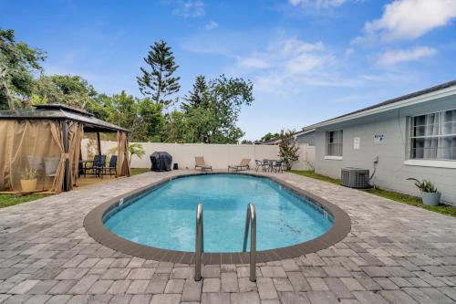 Orlando Villa | 5BR Home w Pool & Big Yard Near Universal Studios