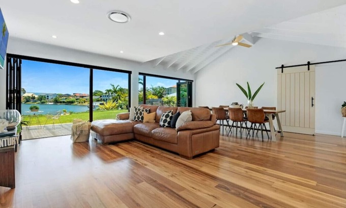 Mermaid Waters House | 5BR Luxury Canal Front Home in Mermaid Waters!