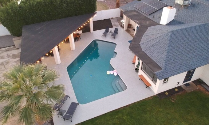 Chandler House | 5BR Resort-Style Oasis|2 Primary's|Cabana|GameRoom