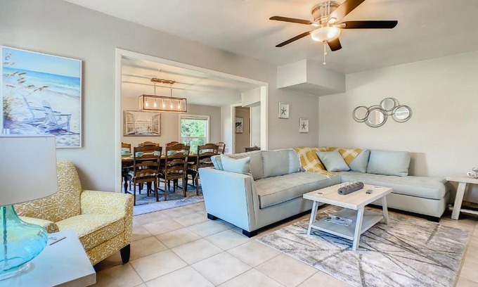 Gulf Gate Estates Villa | 5min from the beach 8 min from Siesta Key