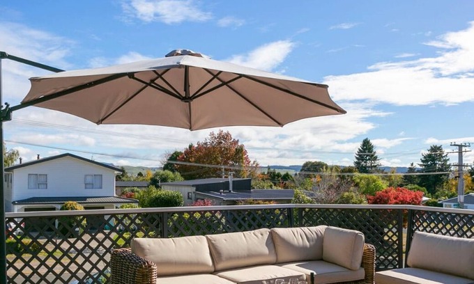 Two Mile Bay House | 5min Walk to Lake & Drive to Town *No Service Fee*