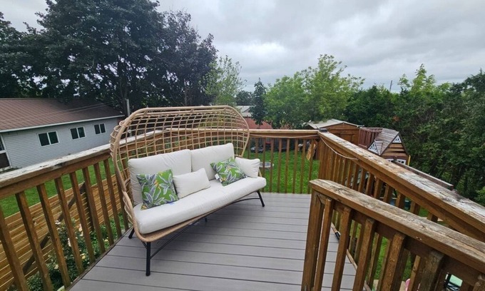 Perth South House | 5min walk to St. Marys Golf & Country Club. nFamily & Pet Friendly bungelow.