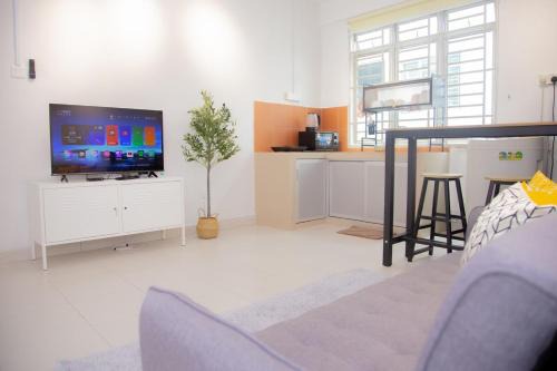 Taman Desa Tebrau Apartment | 5min walk to Tebrau ÆON Mall 1-5pax Free Netflix