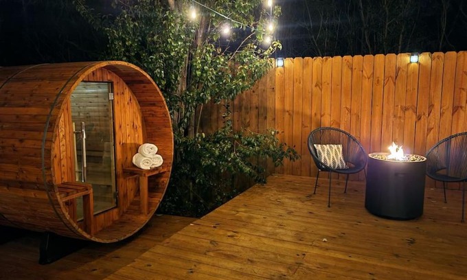 Waco House | 5th St Getaway w Sauna Hot tub Firepit & Game Room