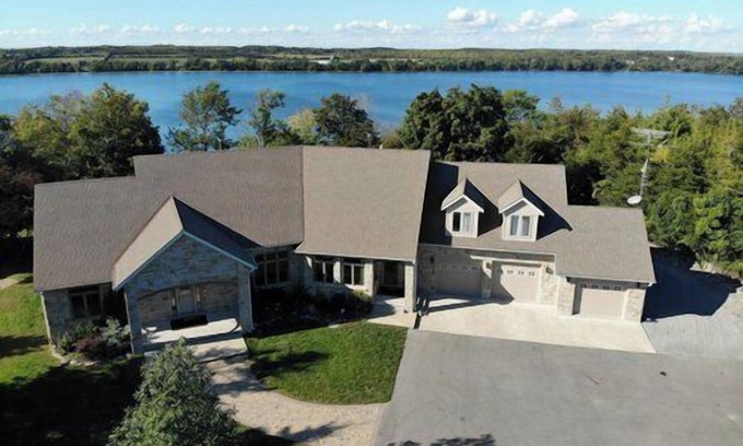 Wellington House | 6 Acre Retreat | Consecon | 8 Bedrooms | Waterfront