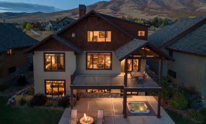 Eden House | 6 Bdr 4 are King hot tub fire pit BEST view