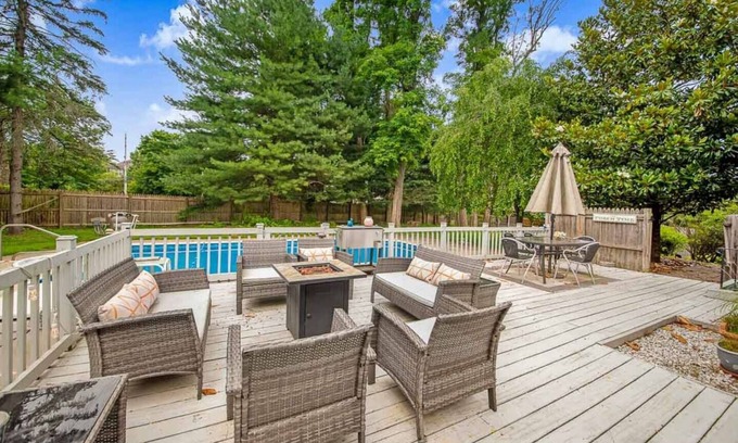 Ewing House | 6-Bdrm Oasis Private Pool, Sesame Place, Princeton