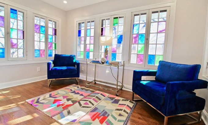 Kansas City House | 6-Bdrm SouthPlaza Walk to UMKC, Loose Park, Whole Foods