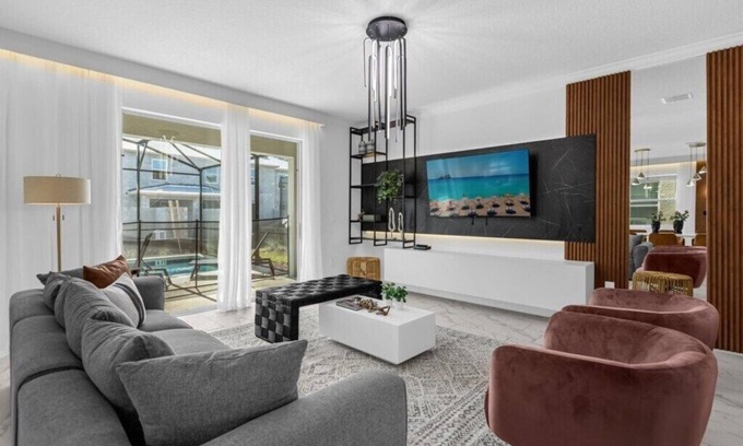 Campbell House | 6 Bedroom/5 Bathroom Storey Lake (4366 RS)