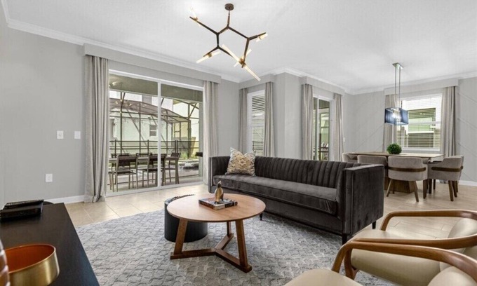 Campbell House | 6 Bedroom/5 Bathroom Storey Lake (4371 RS)