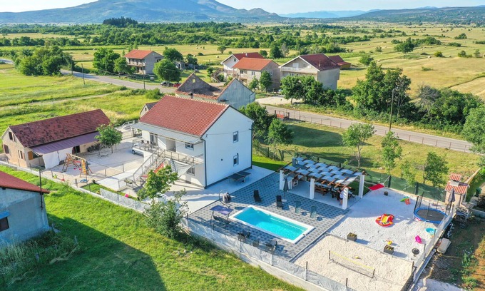 Drnis House | 6 bedroom gorgeous home in Drnis