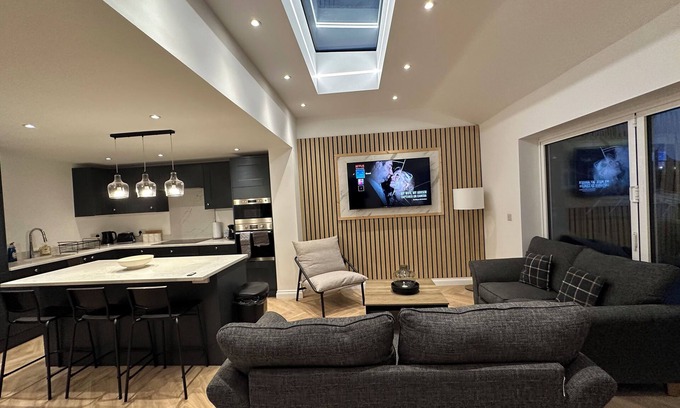 Farnborough and Crofton House | 6 bedroom house in Orpington