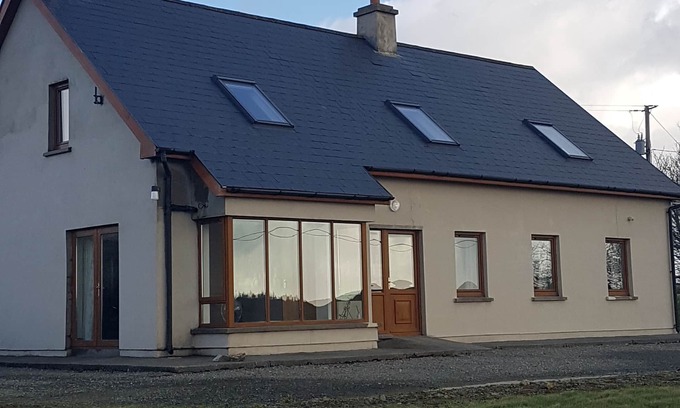 Ardnatrush House | 6 bedroom house over looking cunnamore bay